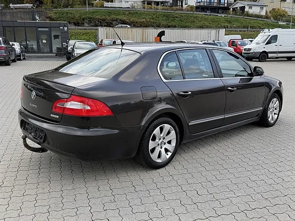 Skoda Superb 2010 photo 3