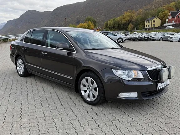 Skoda Superb 2010 photo 2