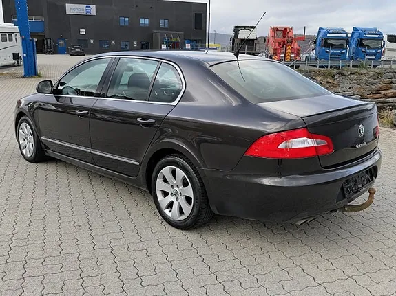 Skoda Superb 2010 photo 4