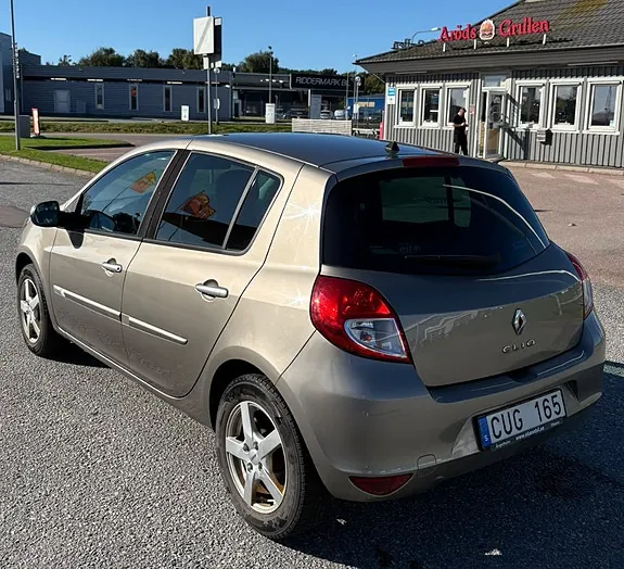 Renault Clio 2011 photo 3