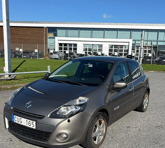 Renault Clio 2011 photo 4