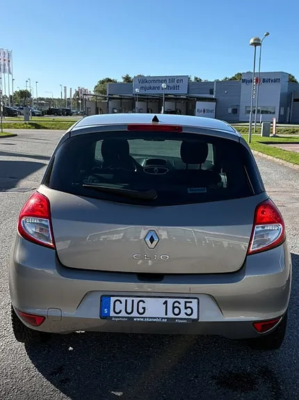 Renault Clio 2011 photo 2