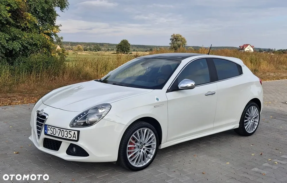 Alfa Romeo Giulietta 2011 photo 2
