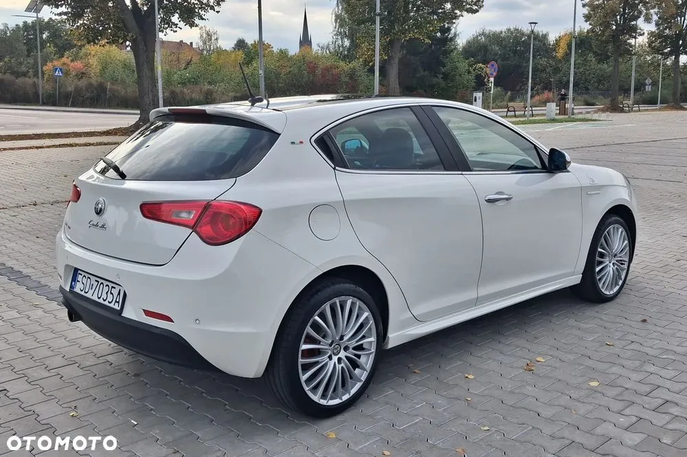Alfa Romeo Giulietta 2011 photo 3