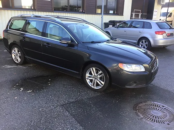Volvo V70 2012 photo 2