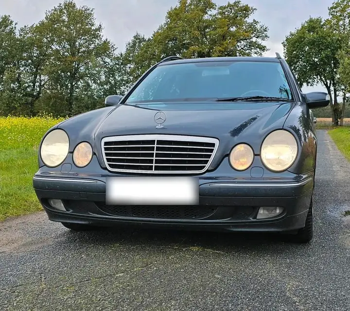 Mercedes-Benz S210
