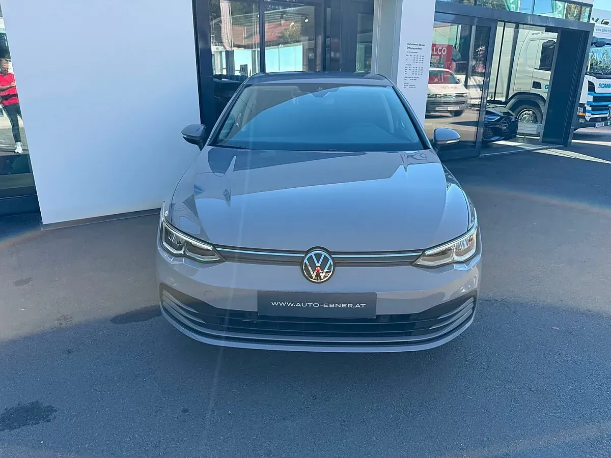 Volkswagen Golf 2024 photo 2