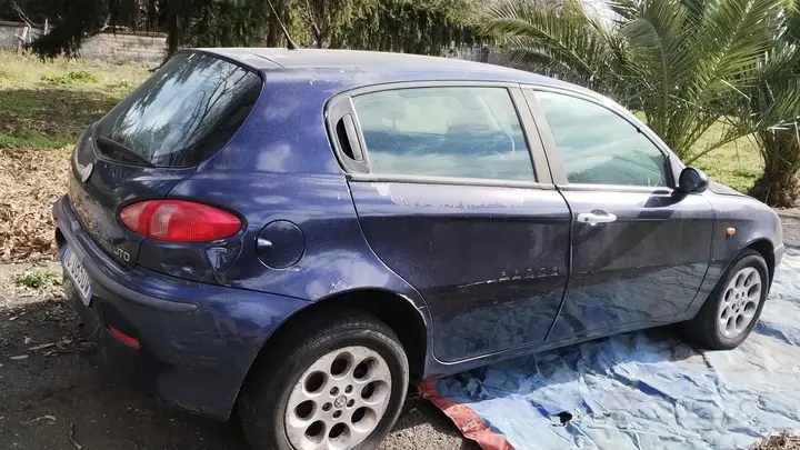 Alfa Romeo 147 2004 photo 2