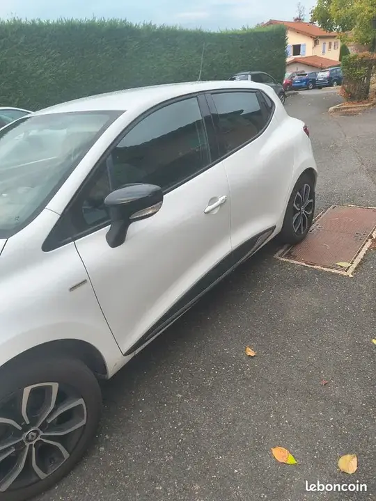 Renault Clio 2017 photo 2