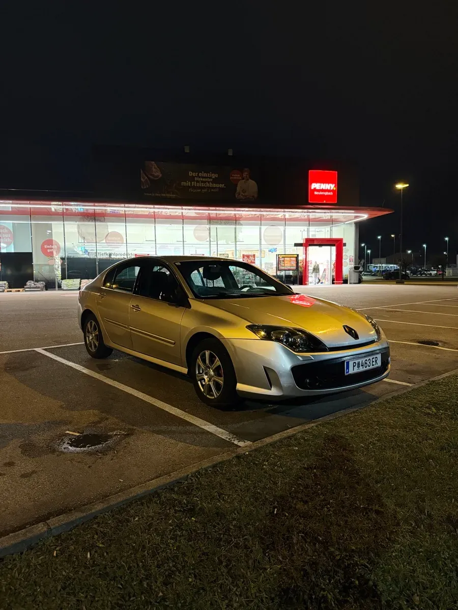 Renault Laguna 2010 photo 2