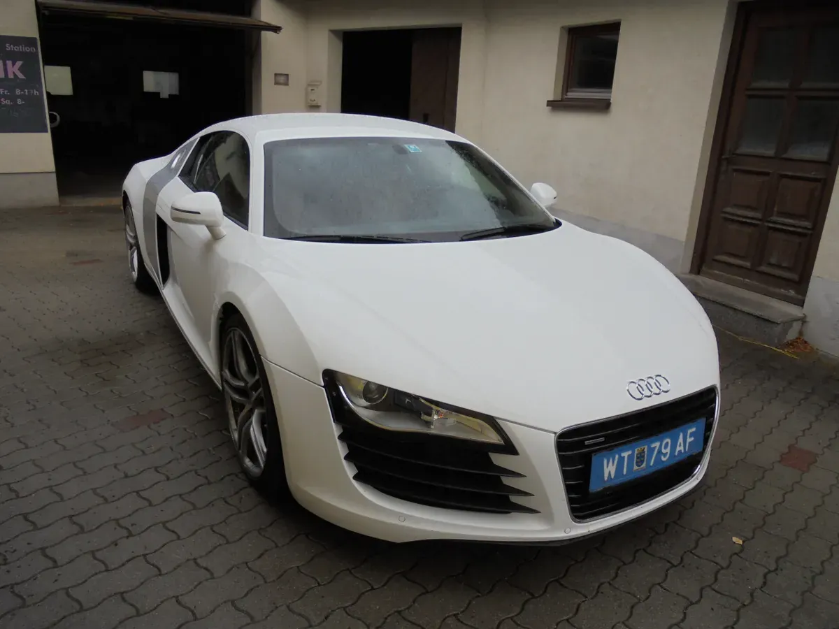 Audi R8 2008 photo 2