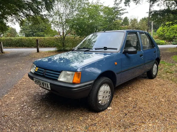 Peugeot 205 1991 photo 2