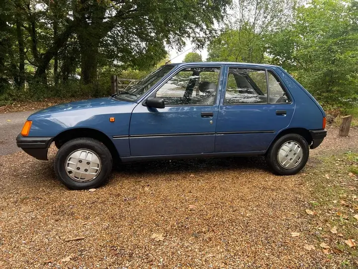 Peugeot 205 1991 photo 3