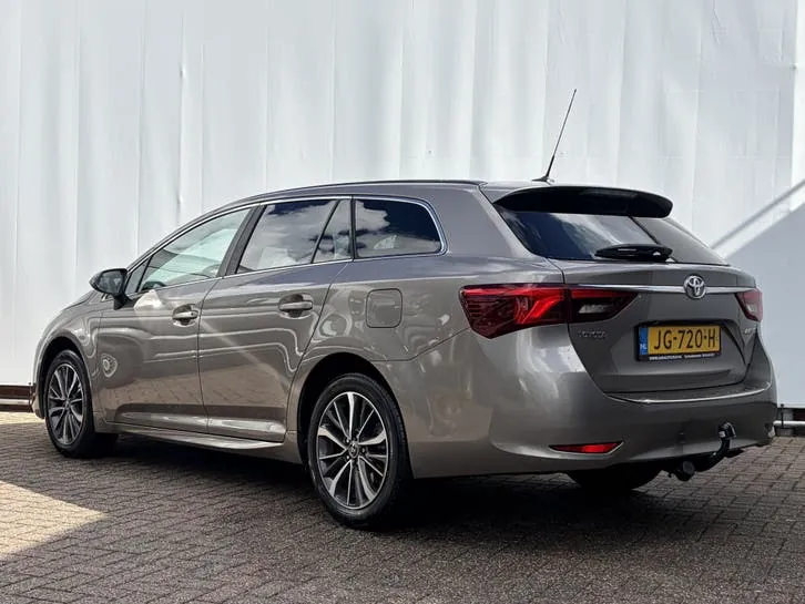 Toyota Avensis 2016 photo 2
