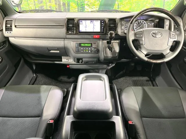 Toyota Hiace 2025 photo 2