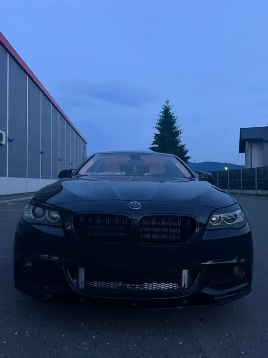 BMW 5 Series 2011 photo 2