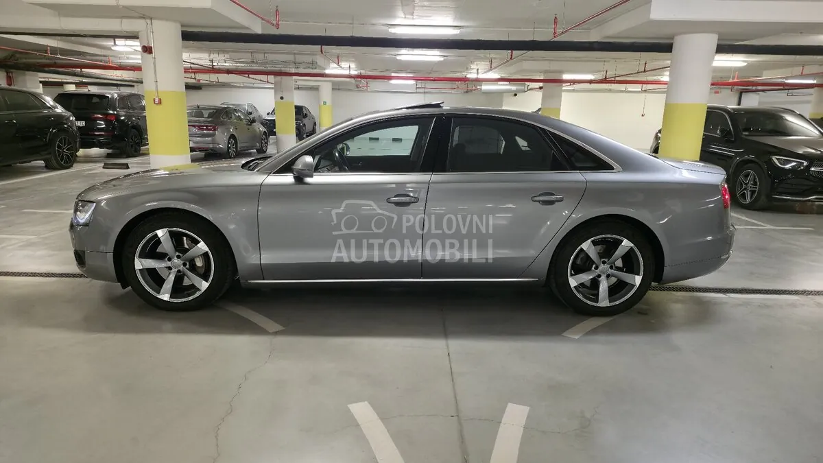 Audi A8 2011 photo 2