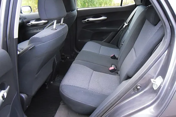 Toyota Auris 2010 photo 4