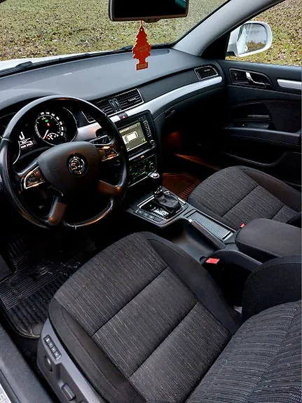 Skoda Superb 2014 photo 4