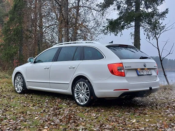 Skoda Superb 2014 photo 3