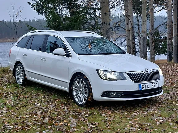 Skoda Superb 2014 photo 2