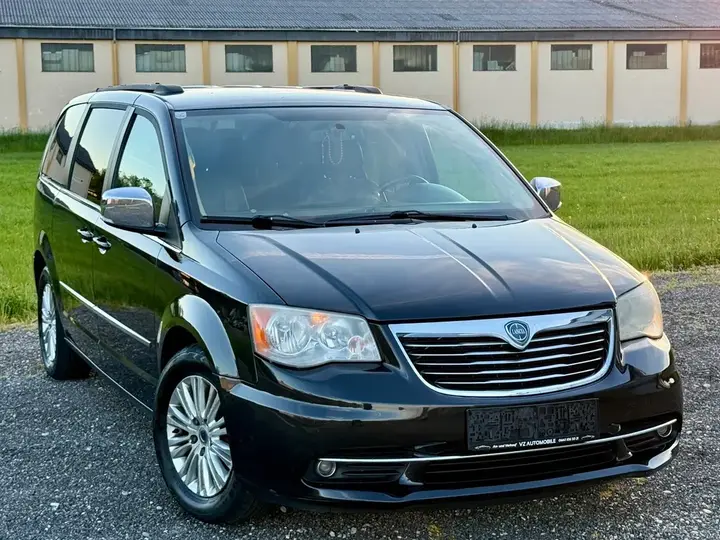 Lancia Voyager 2013 photo 3