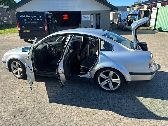 Volkswagen Passat 2002 photo 2