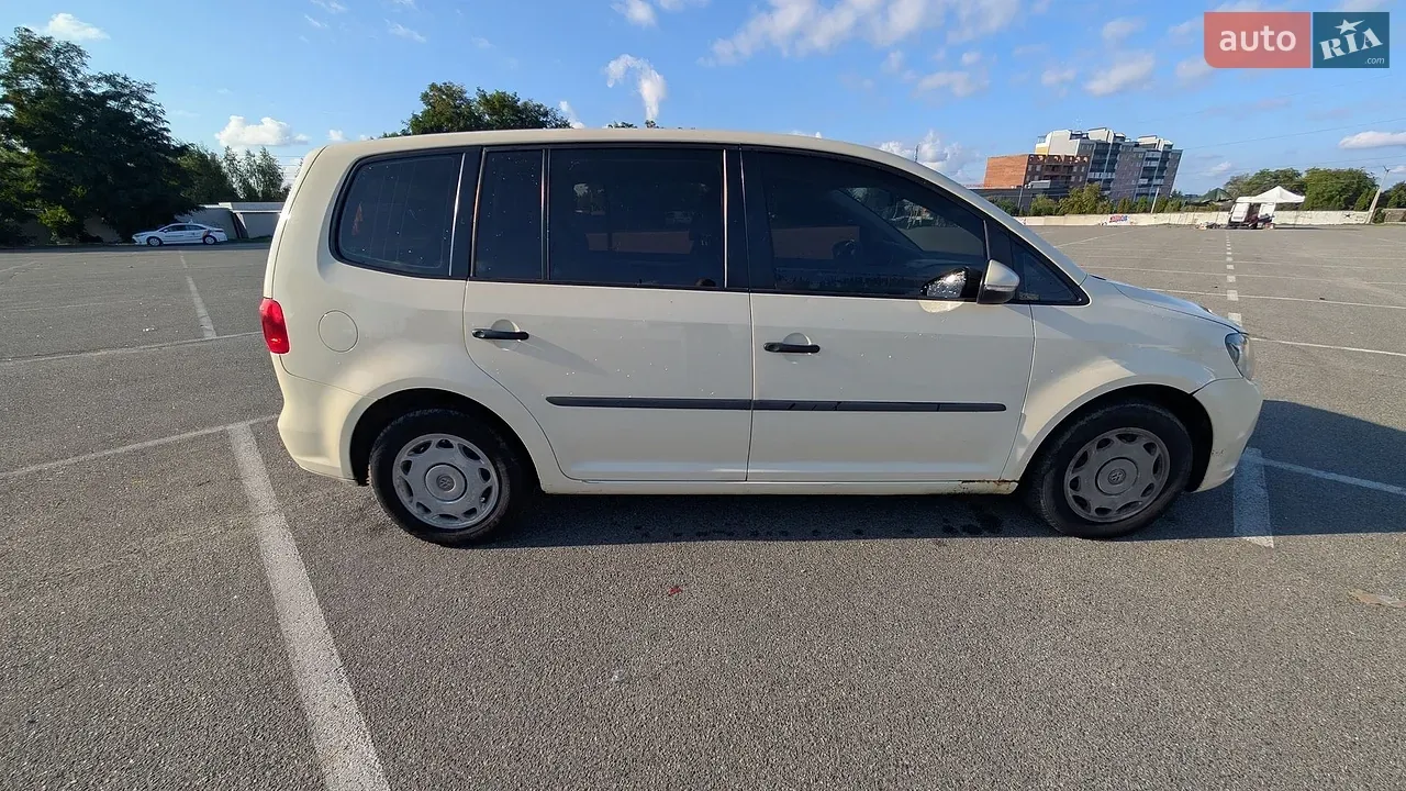 Volkswagen Touran 2012 photo 4