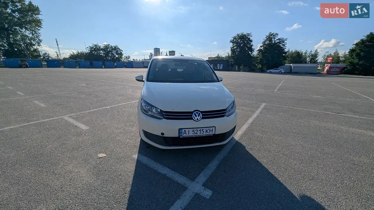 Volkswagen Touran 2012 photo 2