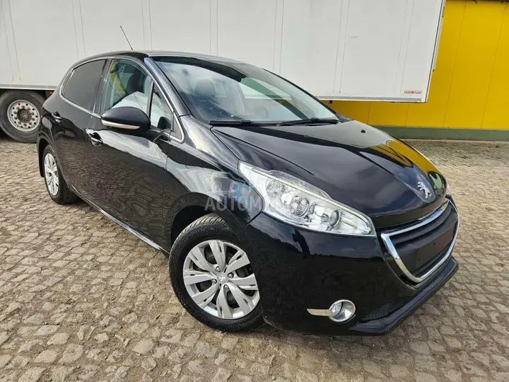 Peugeot 208 2015 photo 5