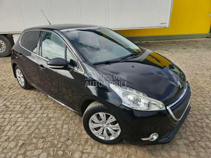 Peugeot 208 2015 photo 3