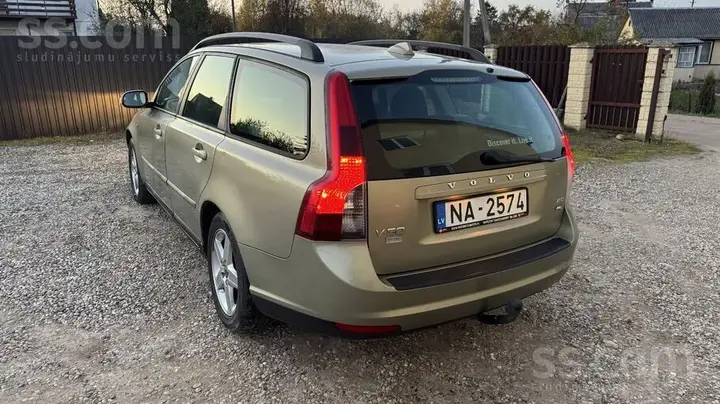 Volvo V50 2009 photo 2
