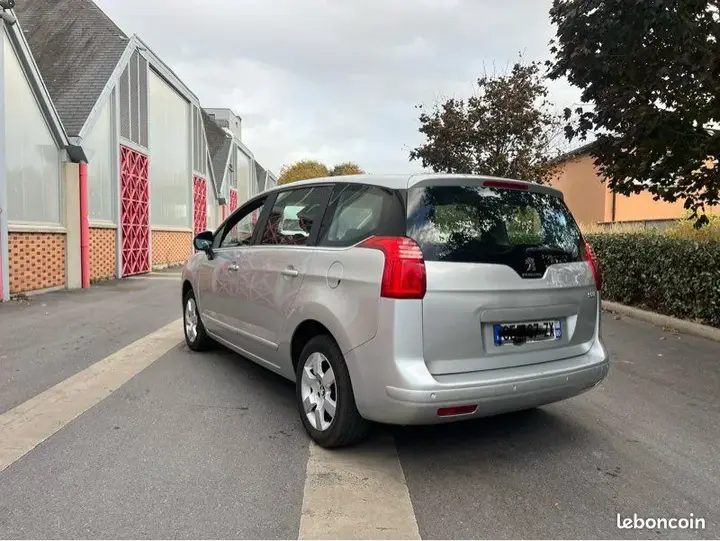 Peugeot 5008 2014 photo 2