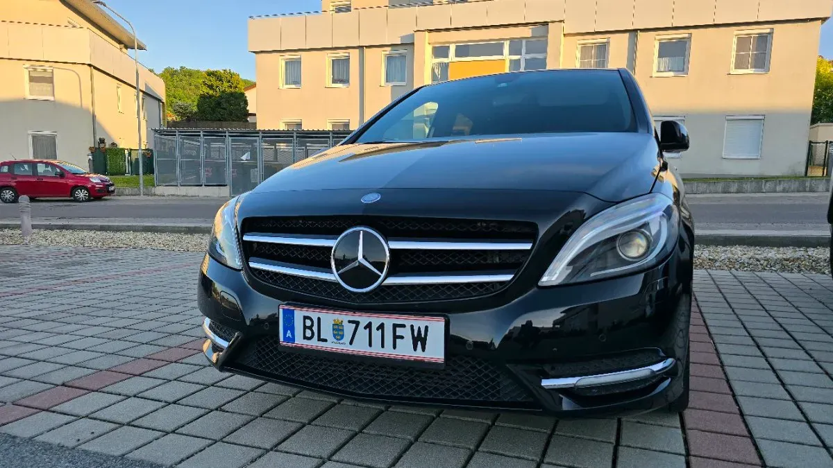 Mercedes-Benz B-Class 2012 photo 2