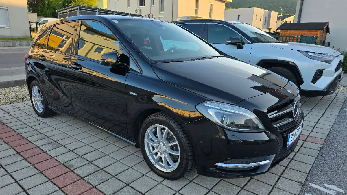 Mercedes-Benz B-Class 2012 photo 3