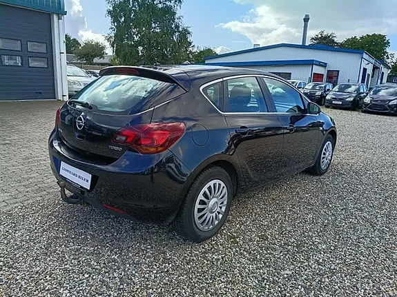 Opel Astra 2010 photo 3