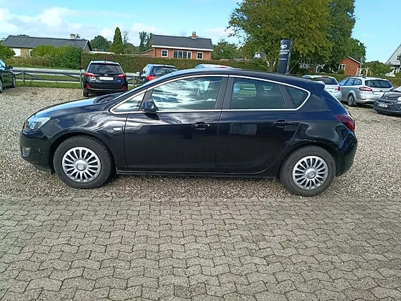 Opel Astra 2010 photo 5