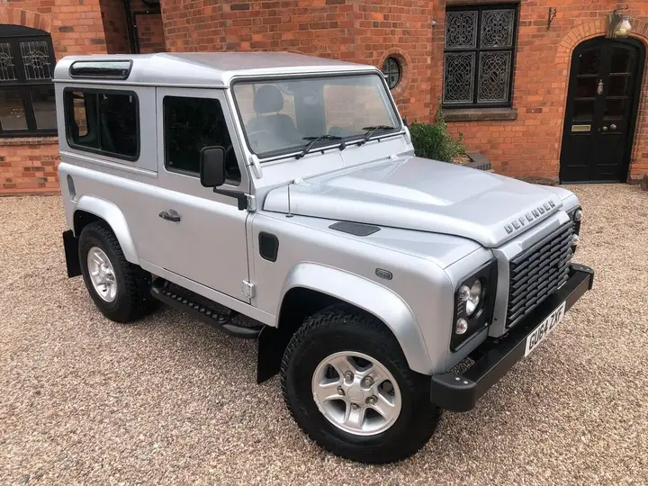 Land Rover Defender 90