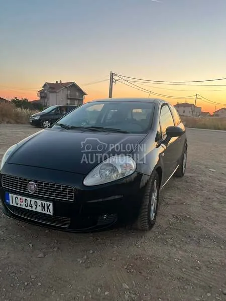 Fiat Grande Punto 2009 photo 2