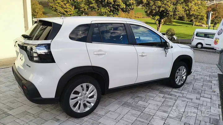 Suzuki S-Cross photo 5