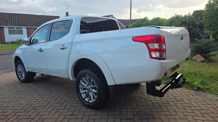 Mitsubishi L200 2017 photo 2