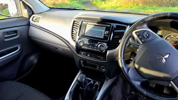 Mitsubishi L200 2017 photo 5