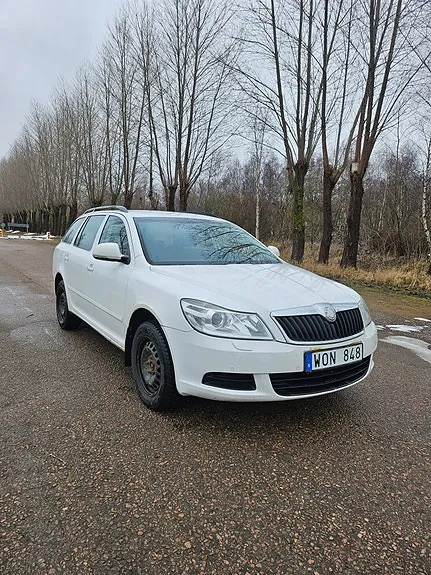 Skoda Octavia 2010 photo 2