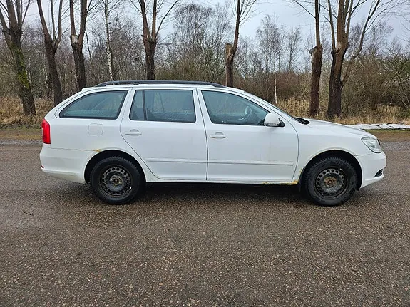 Skoda Octavia 2010 photo 3