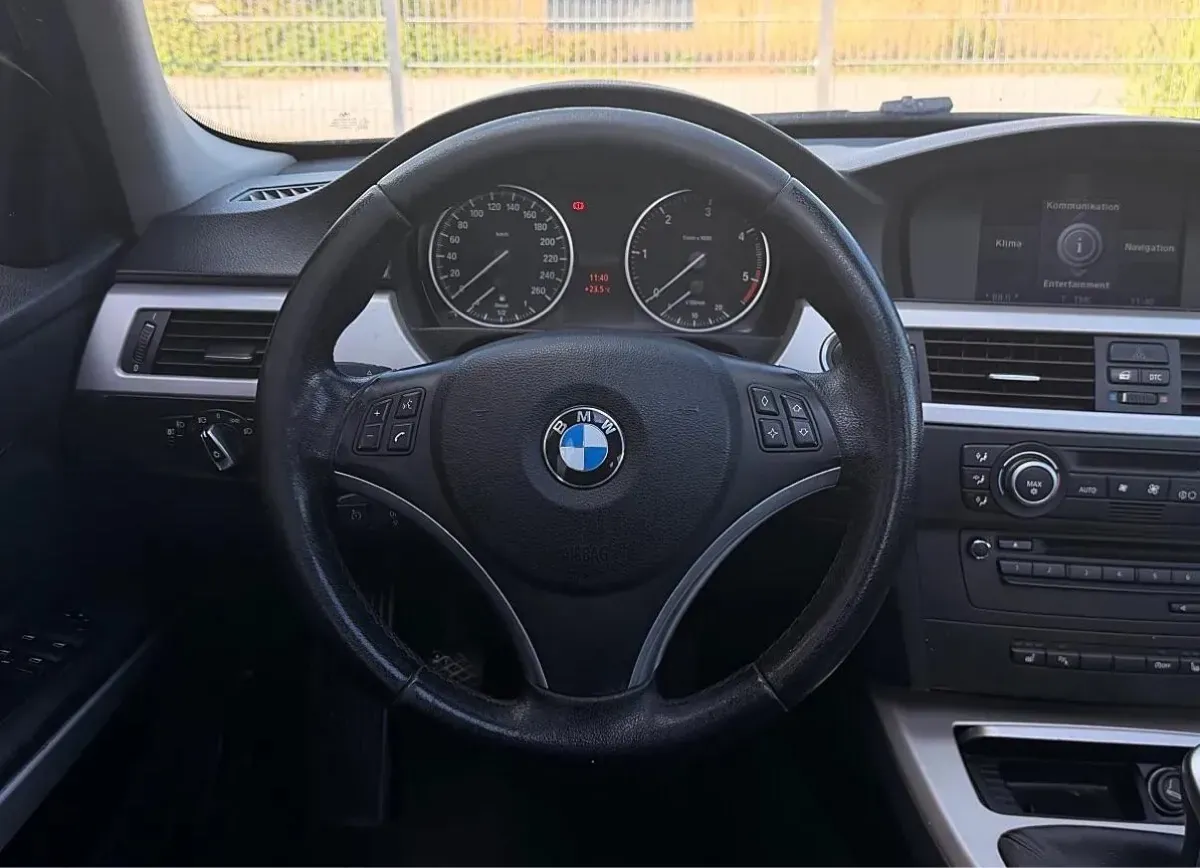 BMW 3 Series 2008 photo 2