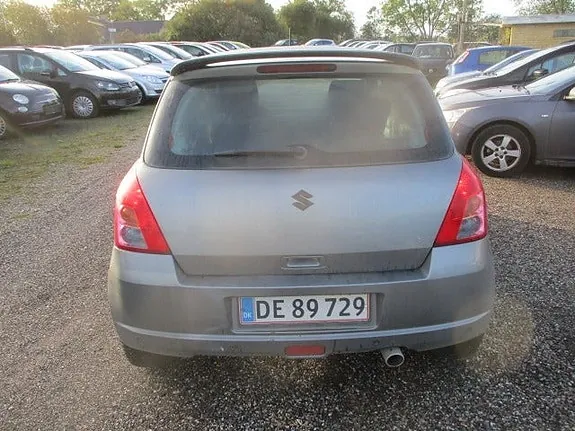 Suzuki Swift 2006 photo 4