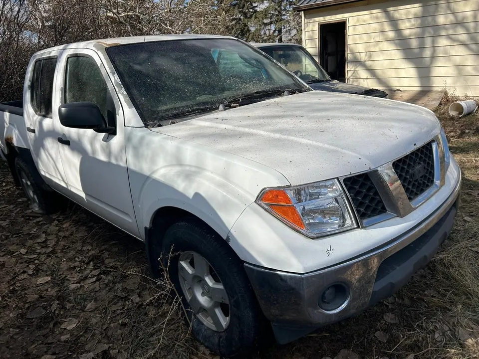 Nissan Frontier 2005 photo 2