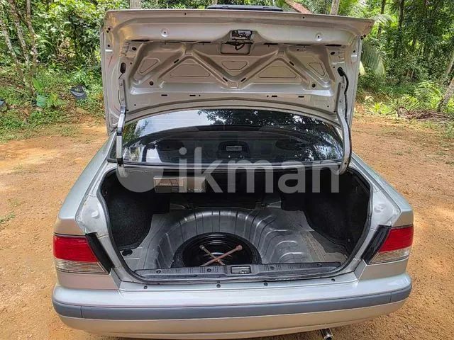 Nissan Sunny 2000 photo 4