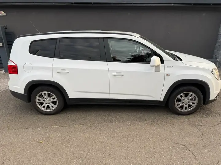 Chevrolet Orlando 2011 photo 2