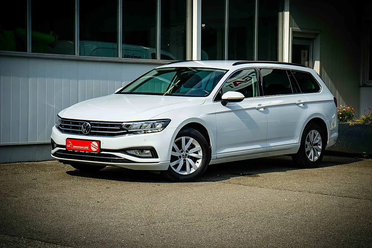 Volkswagen Passat 2023 photo 2